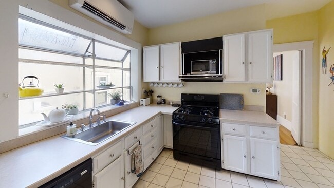 Photo - 307 Tappan St Unit 3