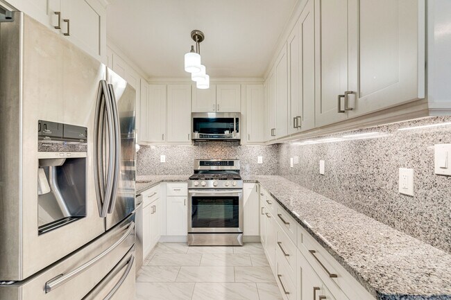 Kitchen - 6143 Leesburg Pike Unit 605