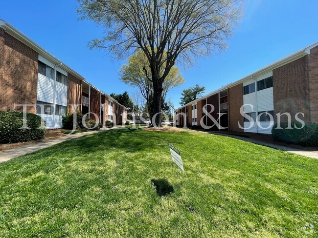 Building Photo - 2 Bedroom Salem View Apartment! Unit 2001 S Main 205