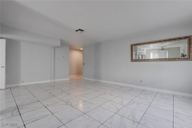 Photo - 6101 Crockery St