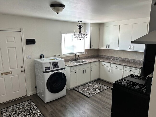 Photo - 847 S 47th St Apartamento