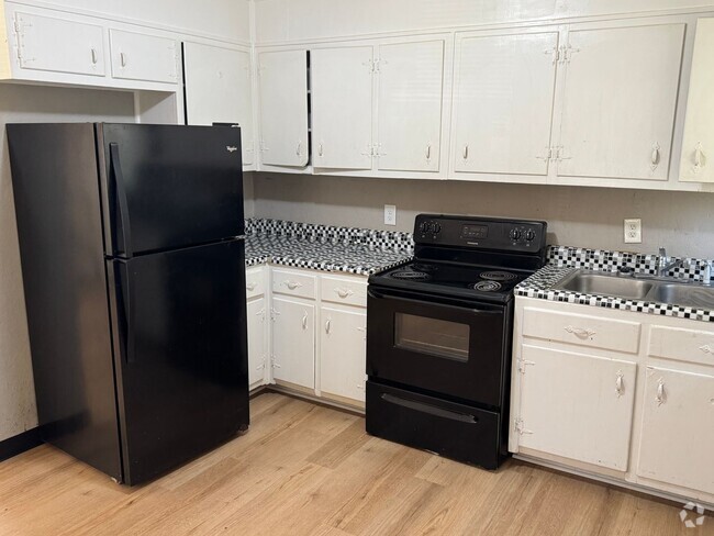 Building Photo - 2 Bed 1 Bath Duplex Rental