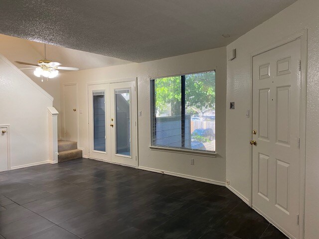 Photo - 2300 Bamboo Dr