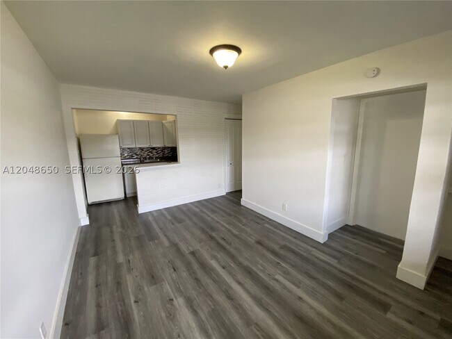 Photo - 380 SE 12th St Unit 1