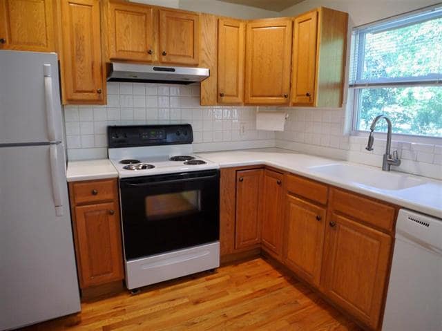 Photo - 5022 Ruthenia Rd