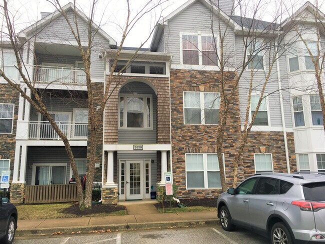 Building Photo - Spacious 3 BR/2 BA Condo in Russett Commun...