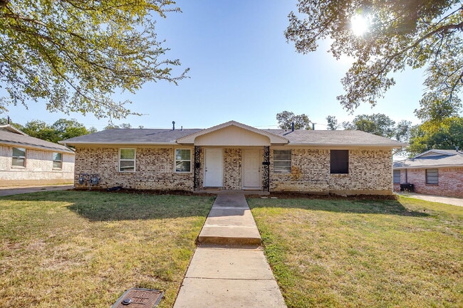 Photo - Cozy 2-Bed Duplex Available for Immediate ...