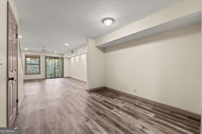 Photo - 210 Appleby Dr