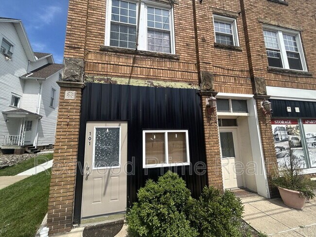 908 Main St