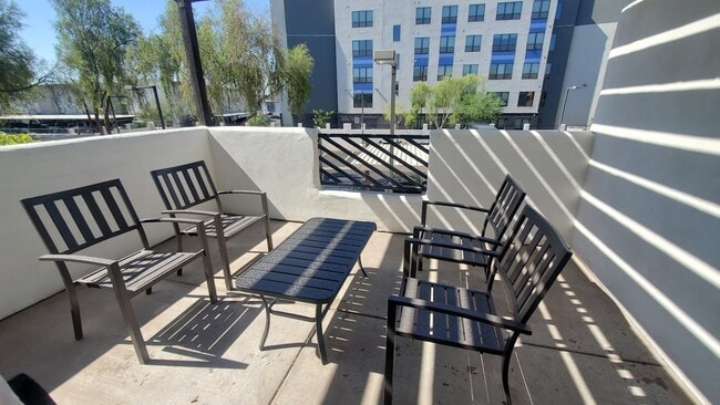 1005 E 8th St Unit 2009