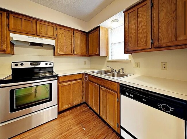 Photo - 1101 Suburban St