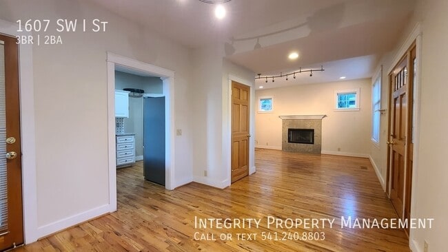 Photo - 1607 SW I St