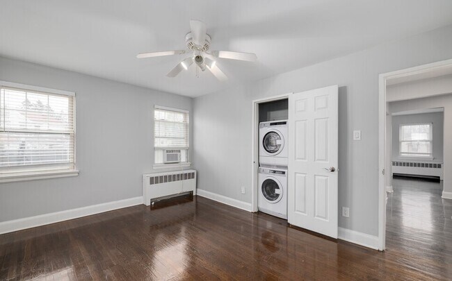 Walnut Court Apartments