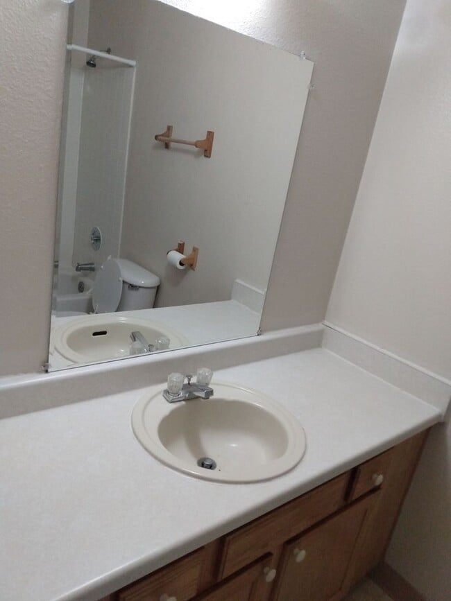 Photo - 2 bedroom 1 bathroom upstairs apartment - Granvue Apartments,