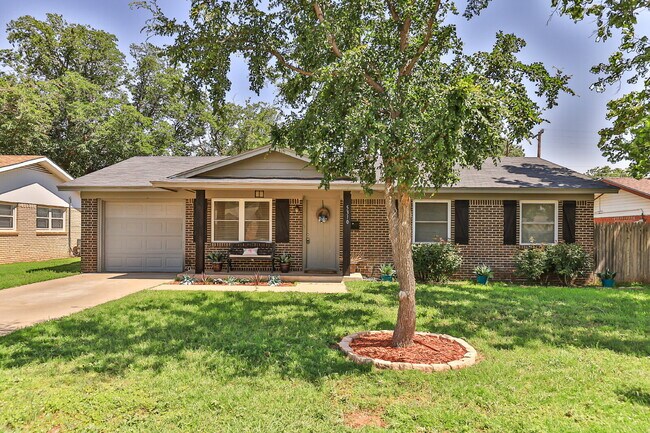 Photo - Sharp 3 Bedroom in LISD