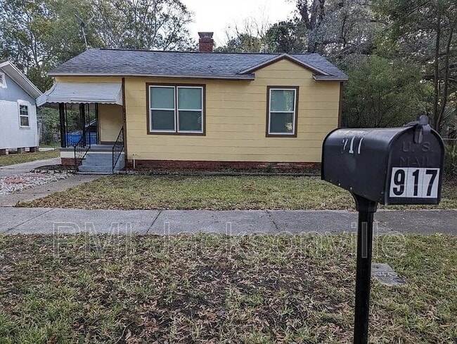 Building Photo - 917 Saranac St