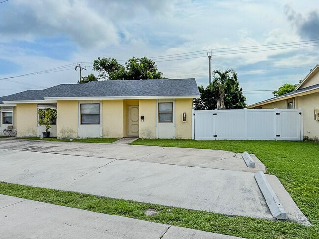 Photo - 3146 N Dixie Hwy Townhome