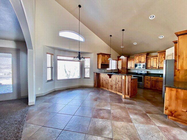 Photo - 2410 E View Dr
