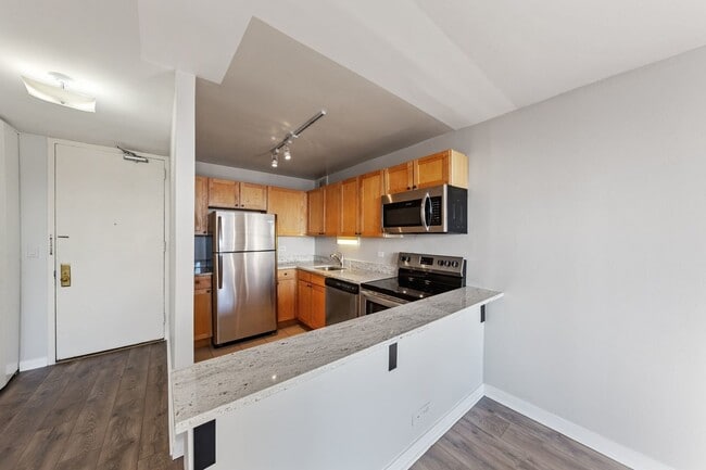 Photo - 655 W Irving Park Rd Unidad 1511