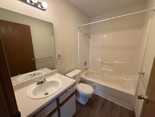 Photo - 757 E Bain St