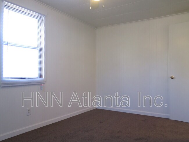 Photo - 2555 Lloyd Rd