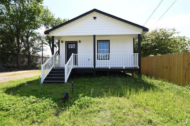 Building Photo - 1419 E Victorson Ave Rental
