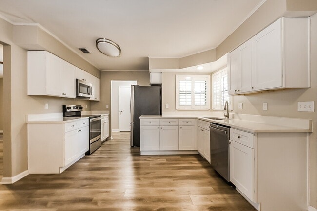 Photo - 1108 Santa Cruz Way