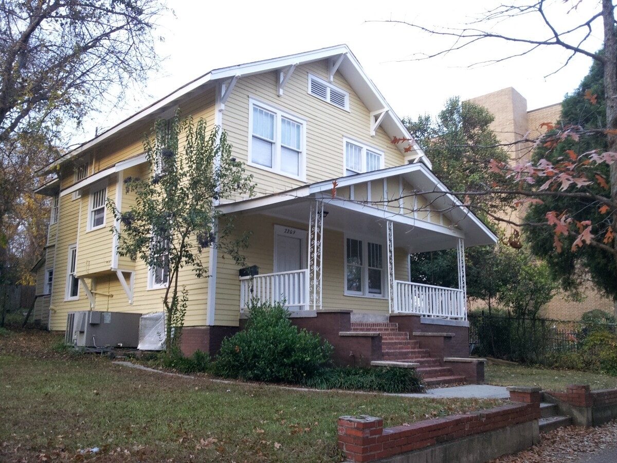 Photo - 2209 College Street