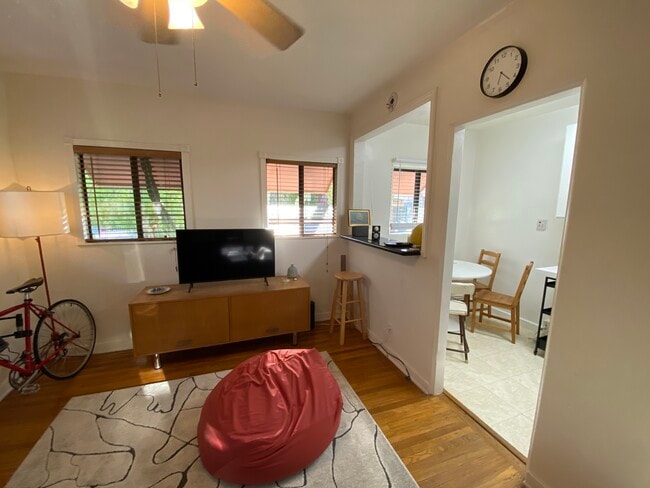 1344 1/2 N. Edgemont St.
