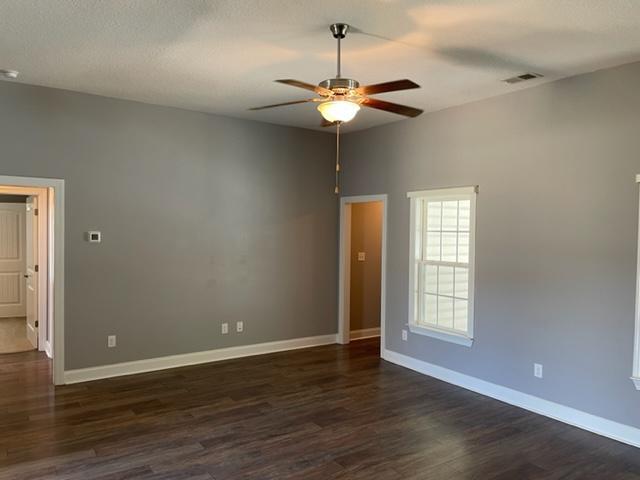 Photo - 305 Macarthur Dr