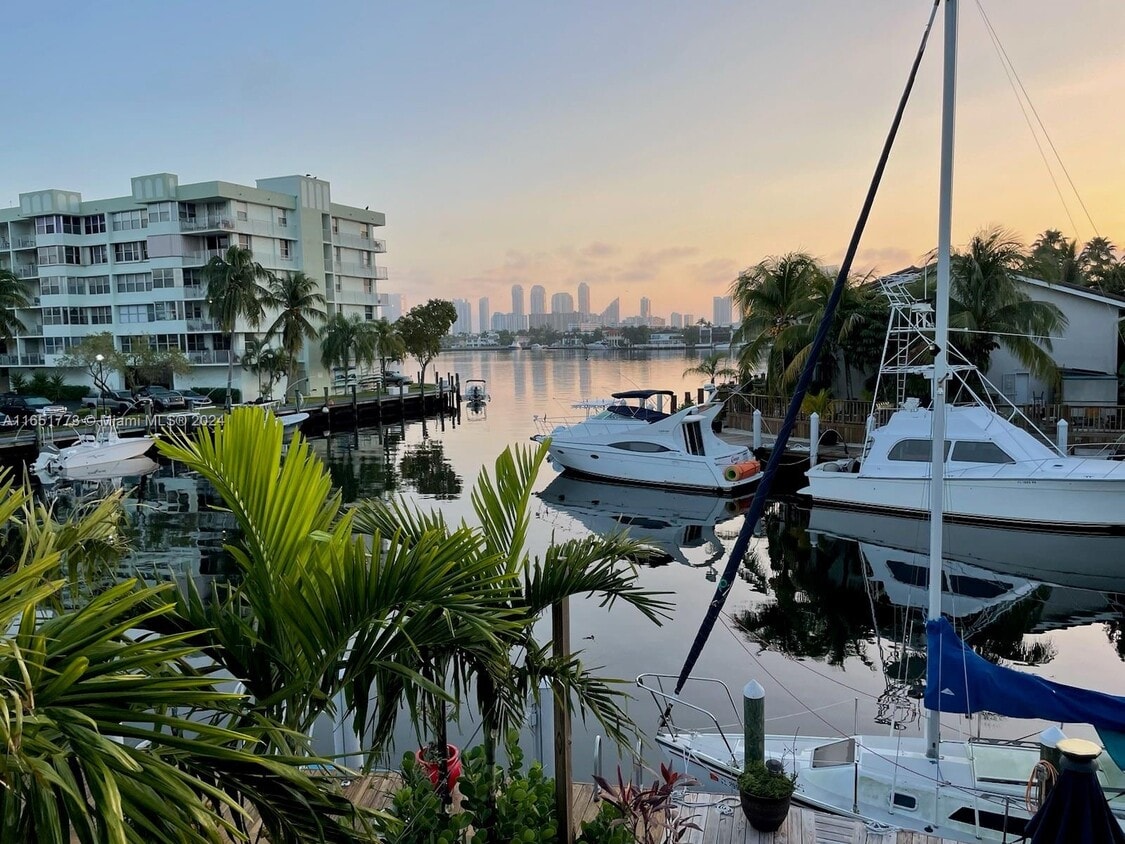 Photo - 16533 NE 26th Pl (North Miami Beach, FL)