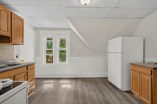 Photo - 139 Greenwood St Unit 3