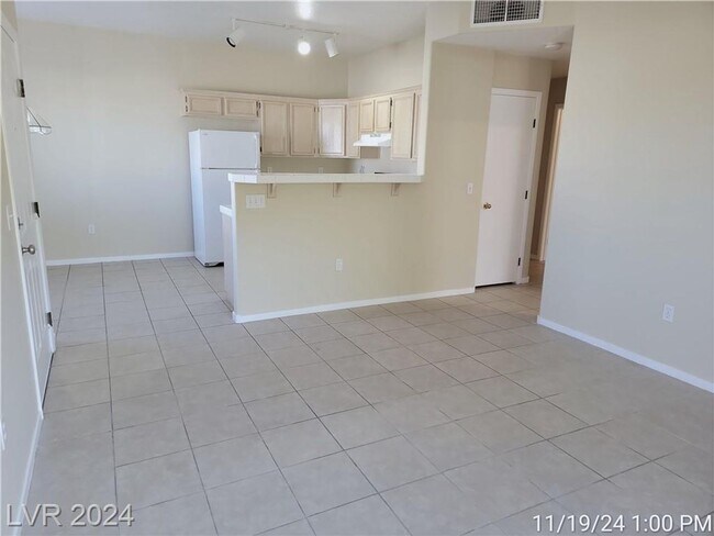 Photo - SUNRISE MANOR 1ST FLOOR UNIT IN GATED COMM... Unidad 1089