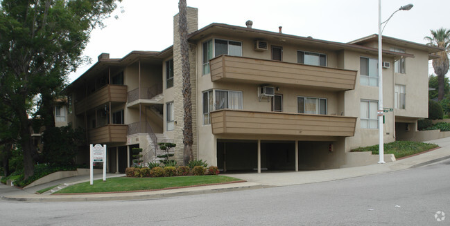 Building Photo - Amberwood Apartments