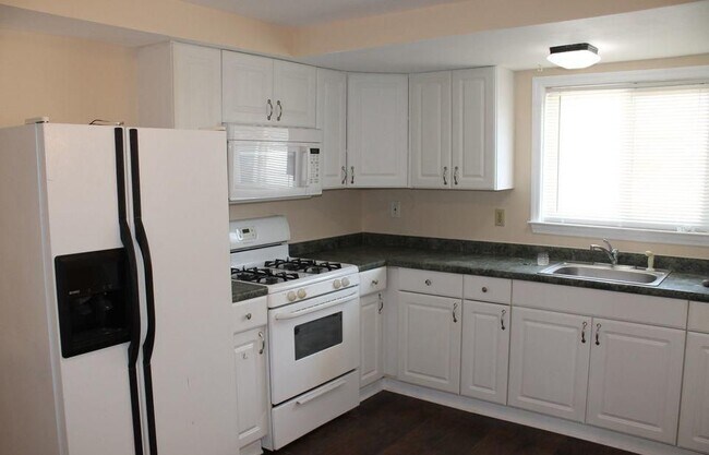 Photo - 900 Tiller Ave Unidad B