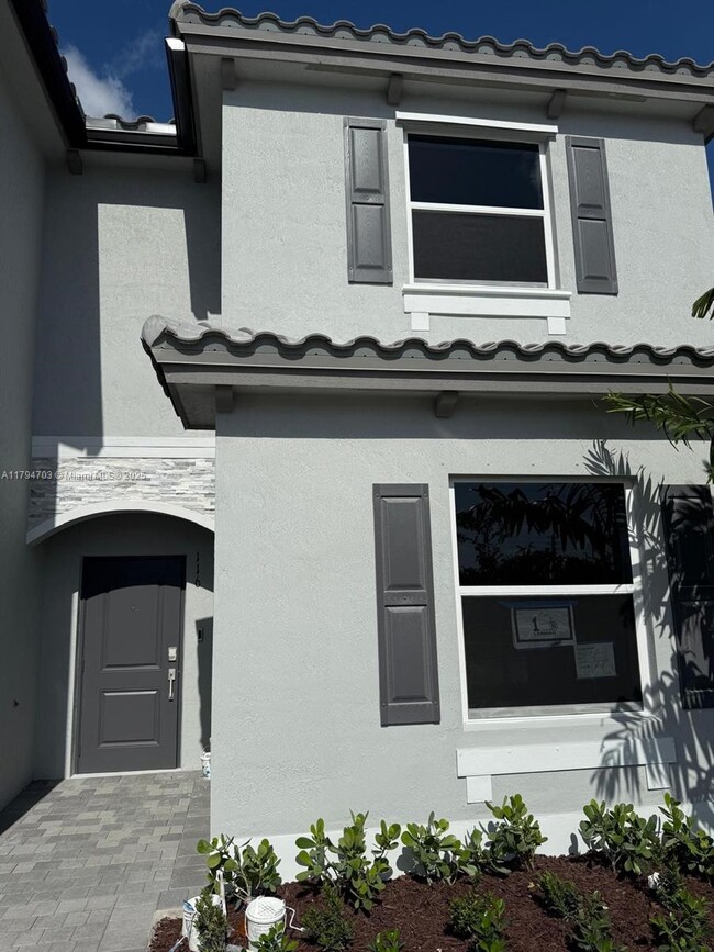 Building Photo - 132 NW 11th Ct Rental