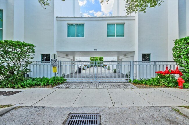 Photo - 791 NE 4th Ave