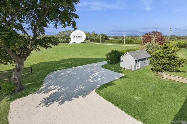 Photo - 335 Herricks Ln