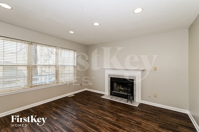Photo - 4804 Oakton Way