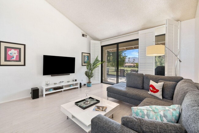 Photo - 337 Villena Way