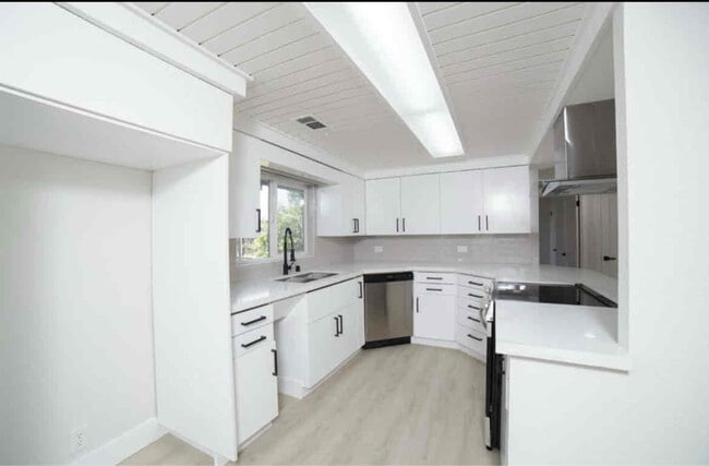 Photo - 841 N Fine Ave