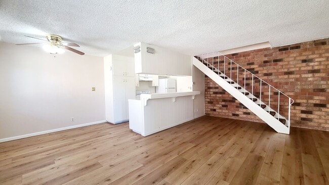 Beautifully Maintained Condo w/ Pool Access! - Beautifully Maintained Condo w/ Pool Access! Unit 1