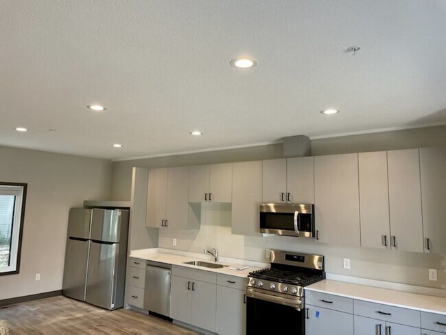 Building Photo - 930 17th Ave SE Unit #1 Rental