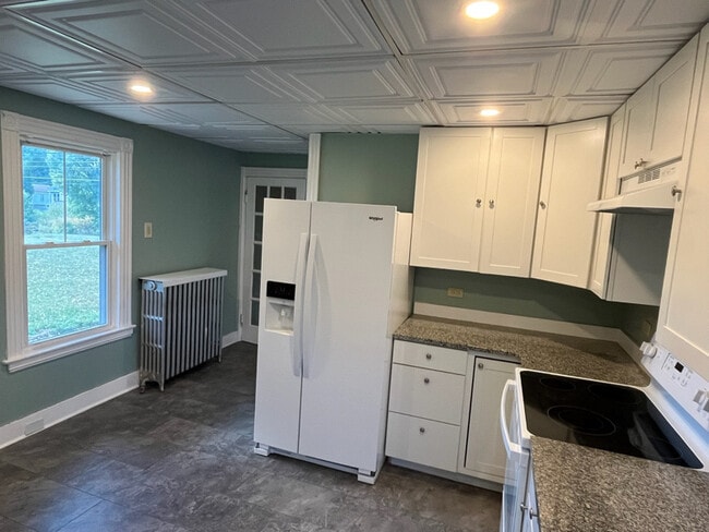 Photo - 24 Rowe Ave Unit Apt 1