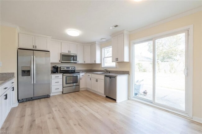 Photo - 3528 Chester St