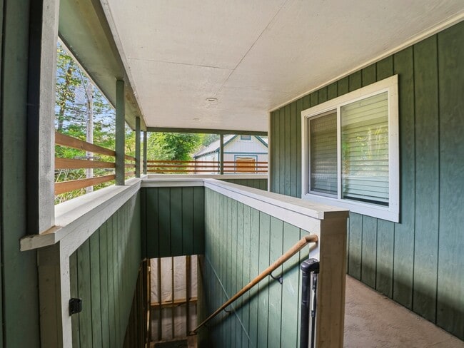 Photo - 16799 Center Way