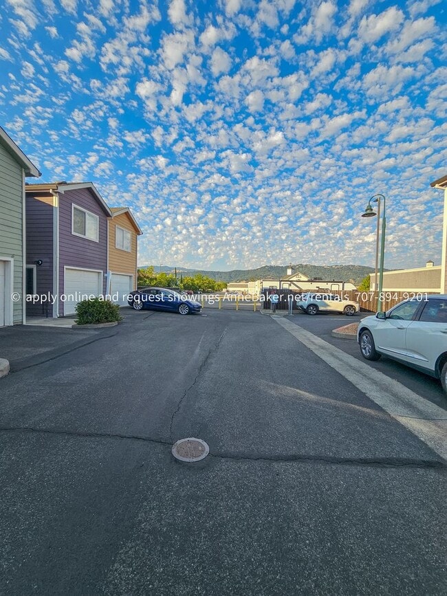 Building Photo - Close to Shopping Cloverdale 2 Bedroom Available Now