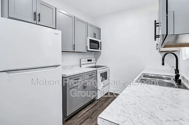 Photo - 700 Carmen Ave