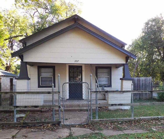 Building Photo - 207 NW 4th St