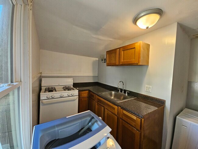 Photo - 116 Herkimer St Unit 3